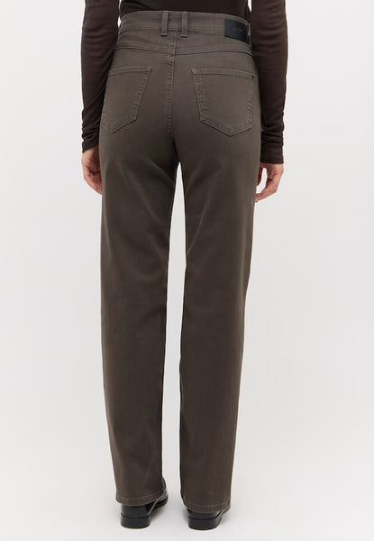Lara L32 18879 Bruin